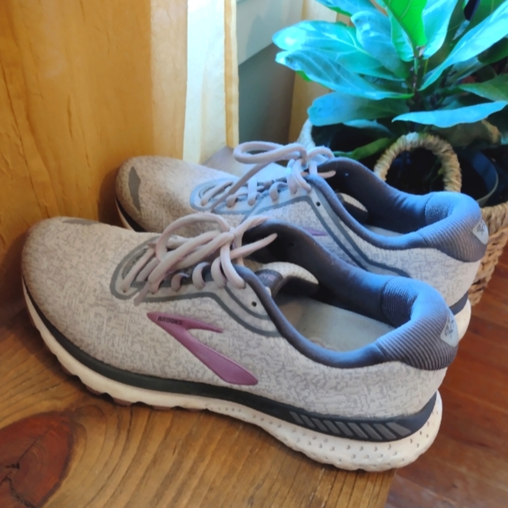 Brooks Adrenaline GTS women's running shoe- size 11